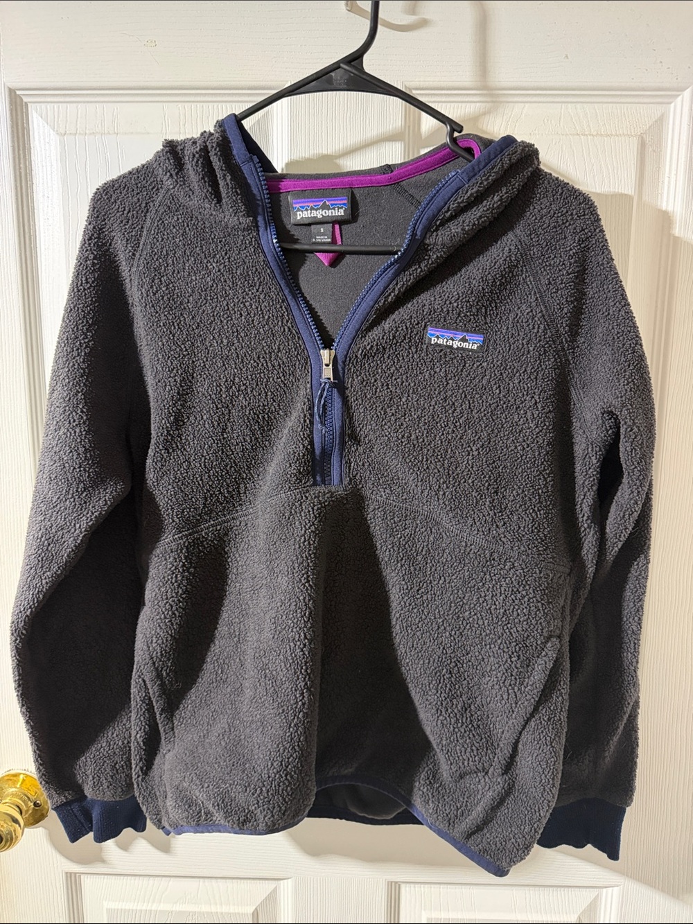Patagonia Dark Gray Pullover Fleece Hoodie with Navy Trim